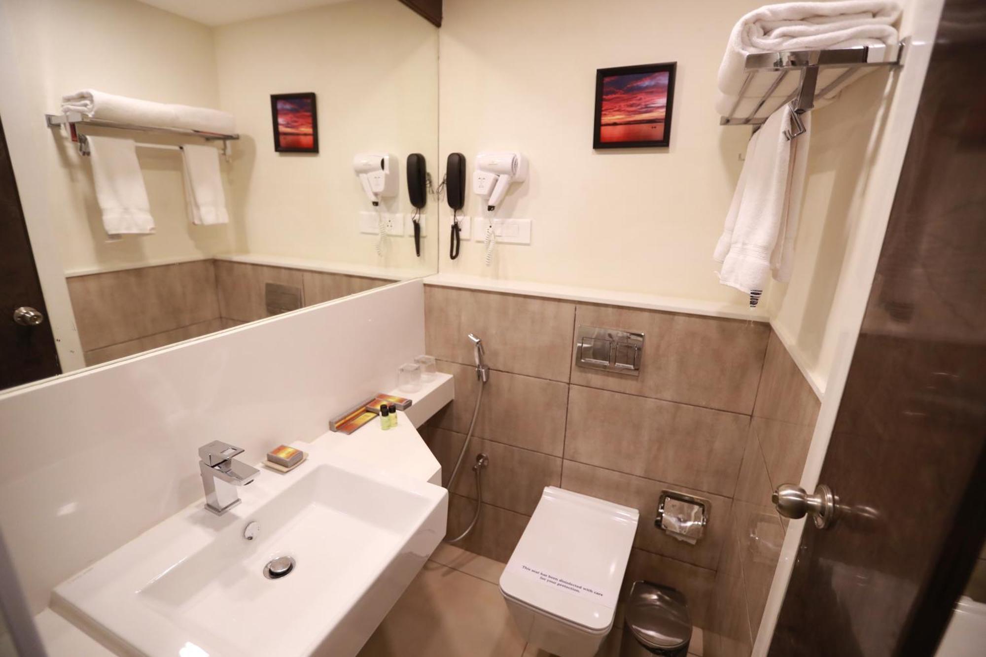 Hotel Park Elanza Chennai Bagian luar foto