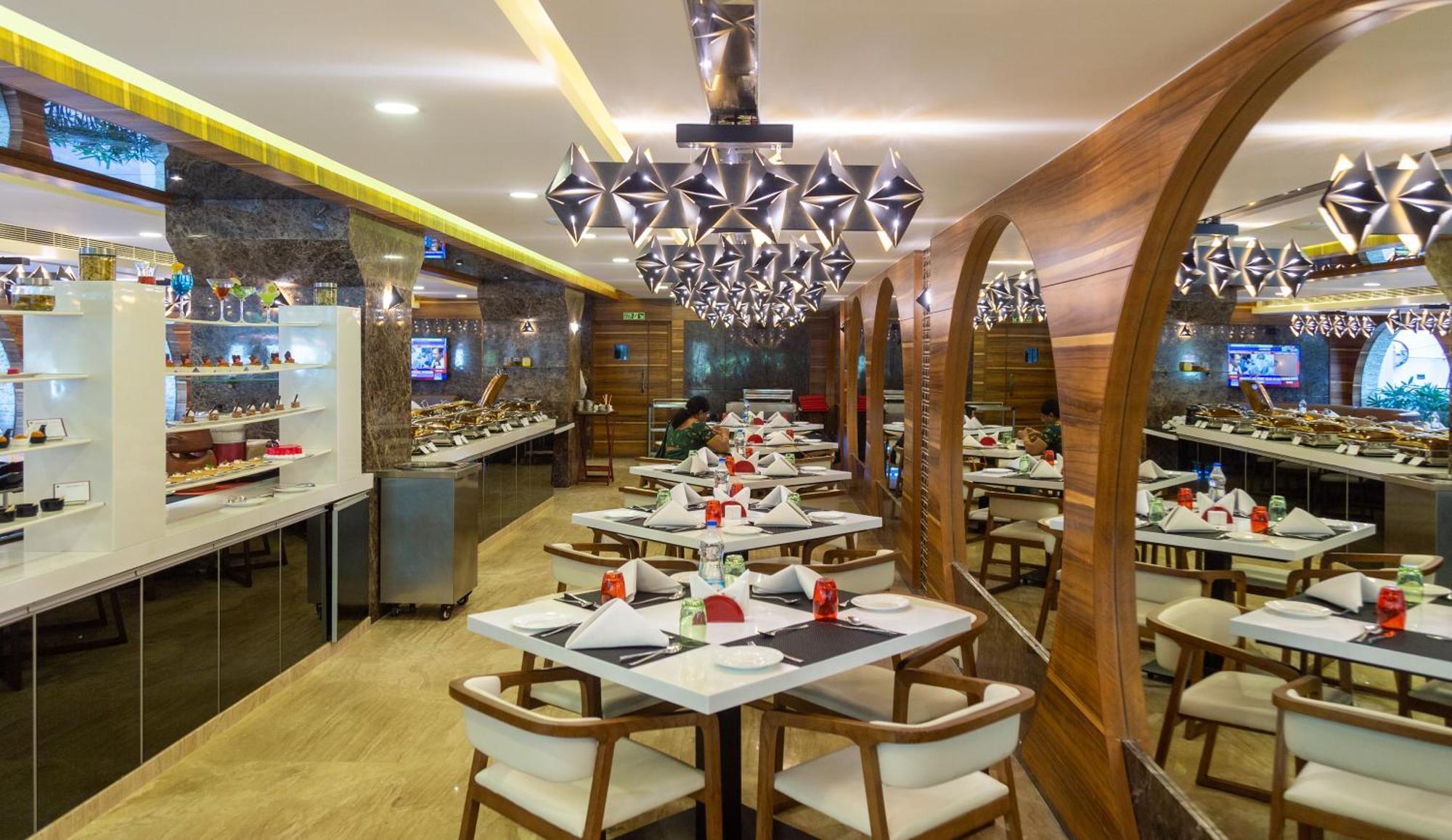 Hotel Park Elanza Chennai Bagian luar foto