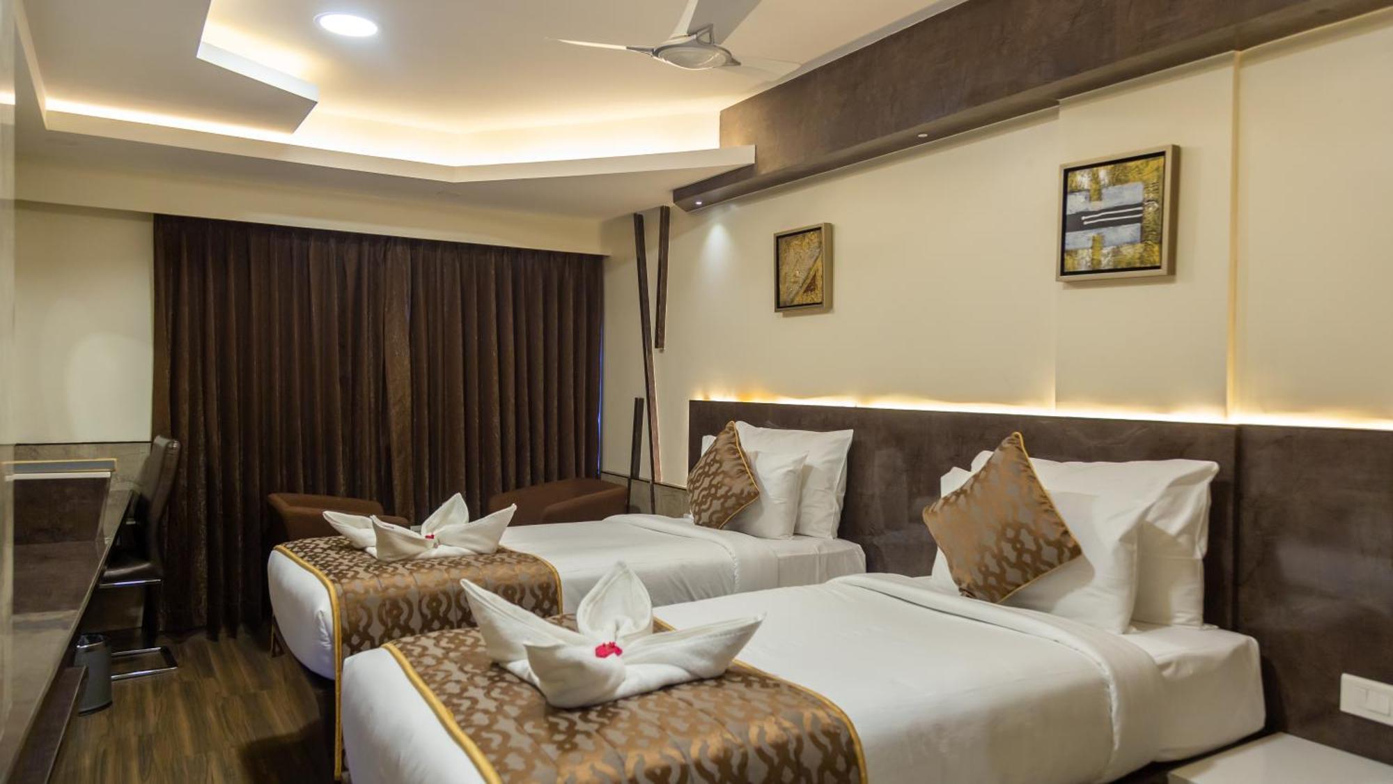 Hotel Park Elanza Chennai Bagian luar foto