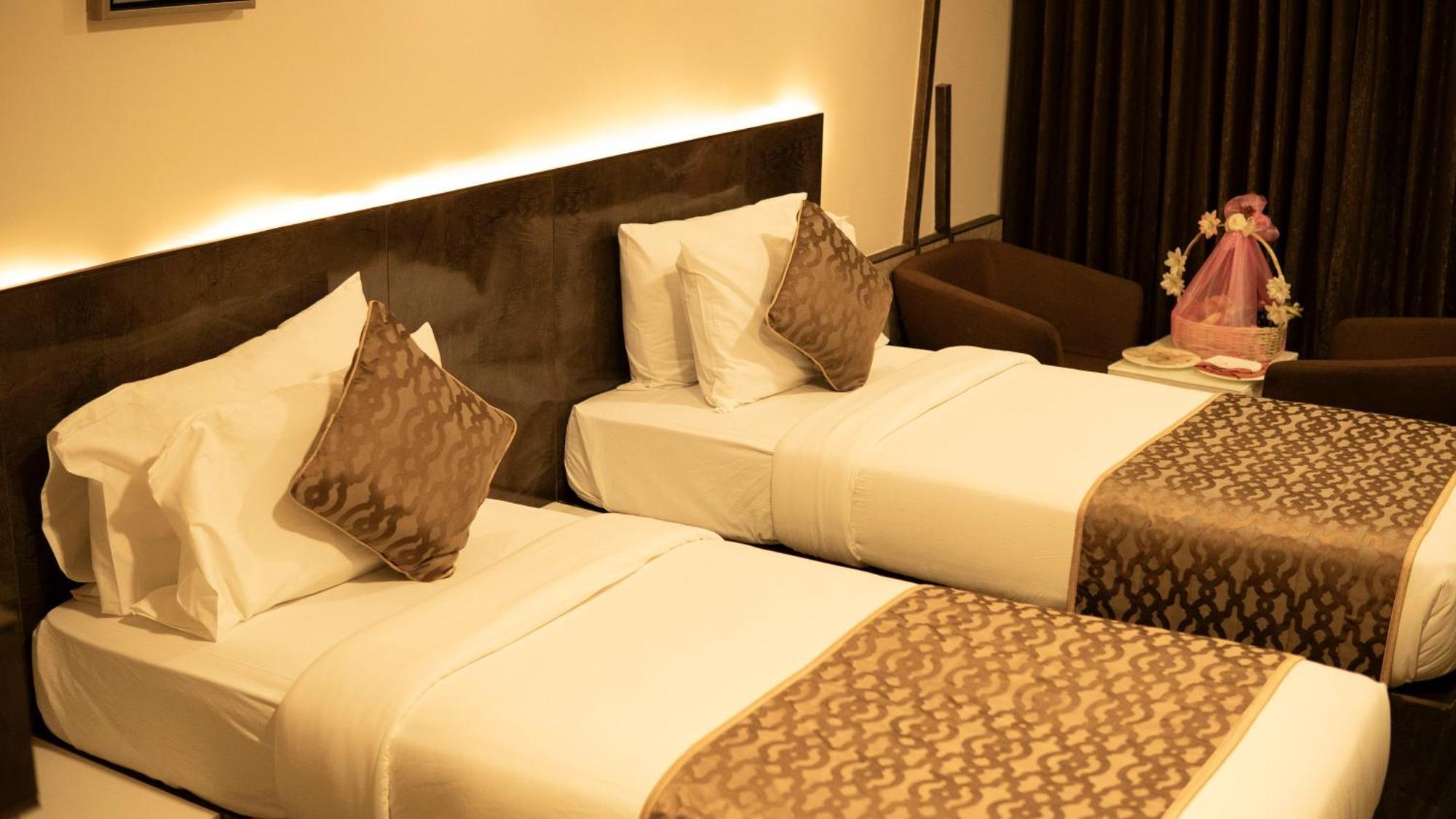 Hotel Park Elanza Chennai Bagian luar foto