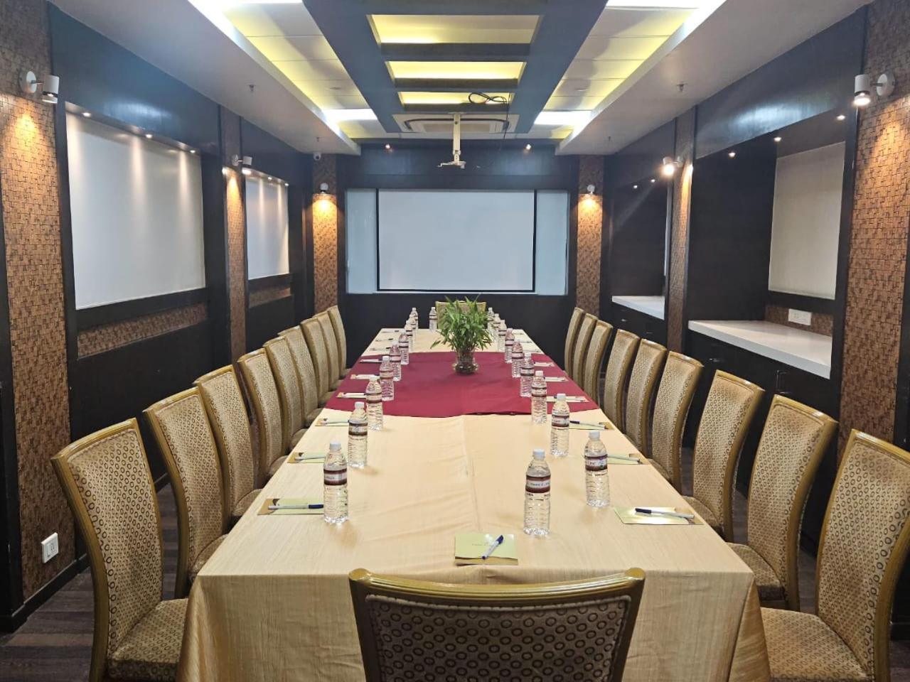 Hotel Park Elanza Chennai Bagian luar foto